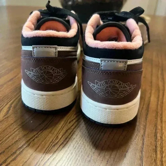 Nike Air Jordan 1 Low SE GS Mocha Light Chocolate - Picture 7 of 8